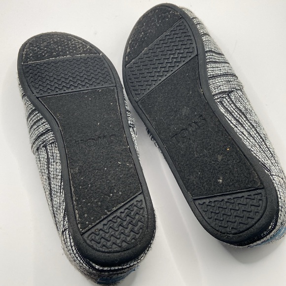 TOMS Metallic Stripe Textile Slip-Ons, Black/Silver, Size 6.5W - Picture 4 of 5